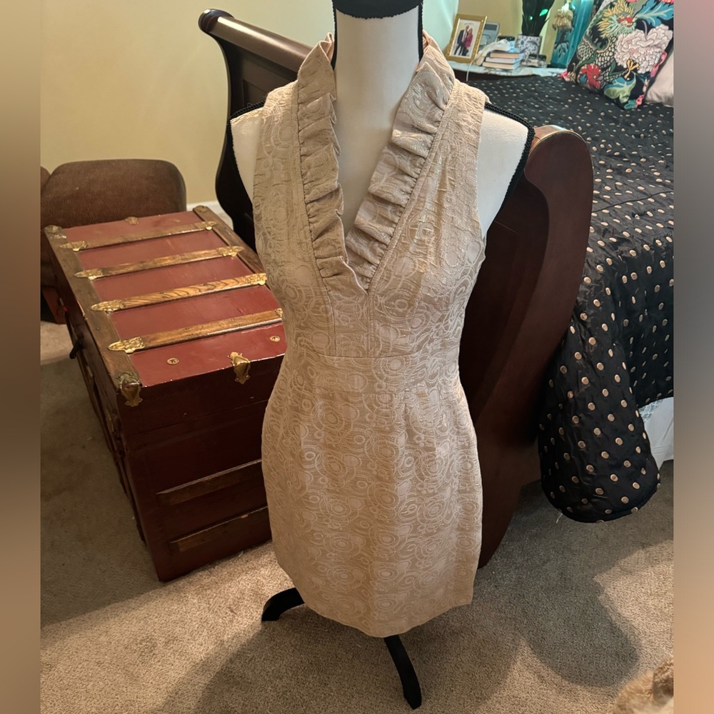 London Times size 8 beautiful dress 
Perfect for that  holiday sparkle.